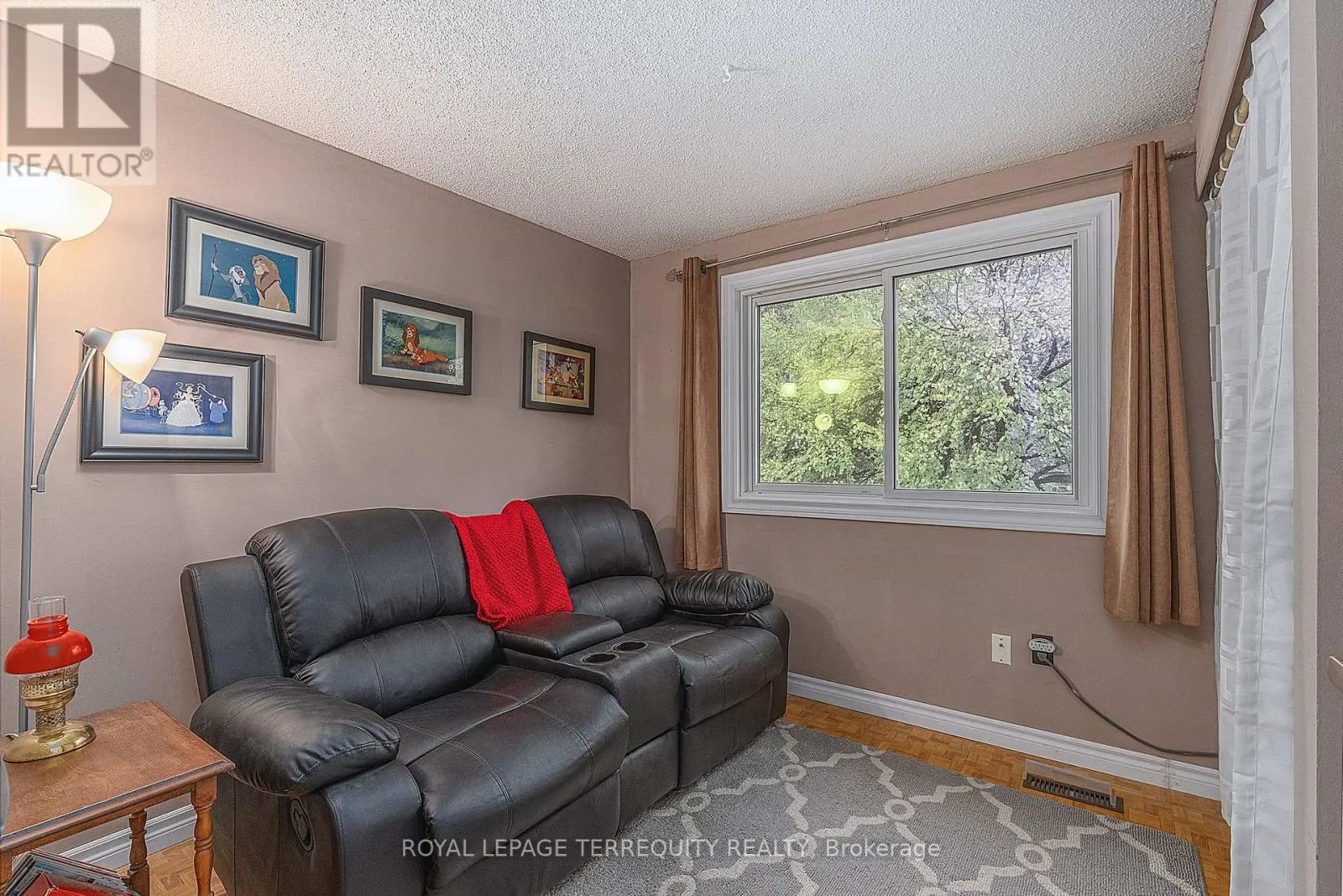 1 WISHBONE CRESCENT