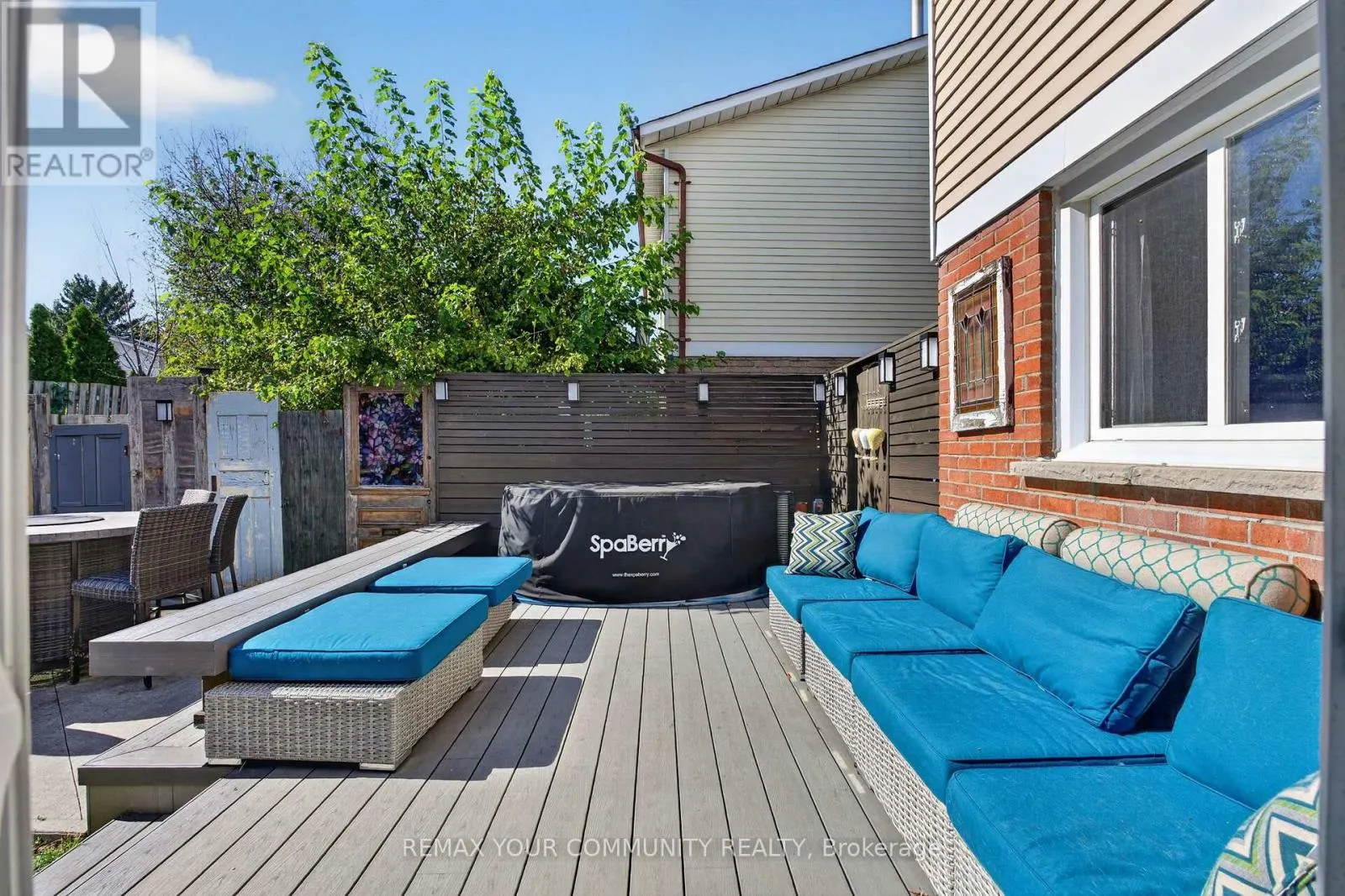 6 STANBRIDGE COURT