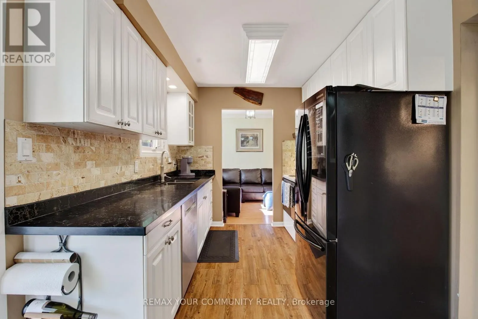 6 STANBRIDGE COURT