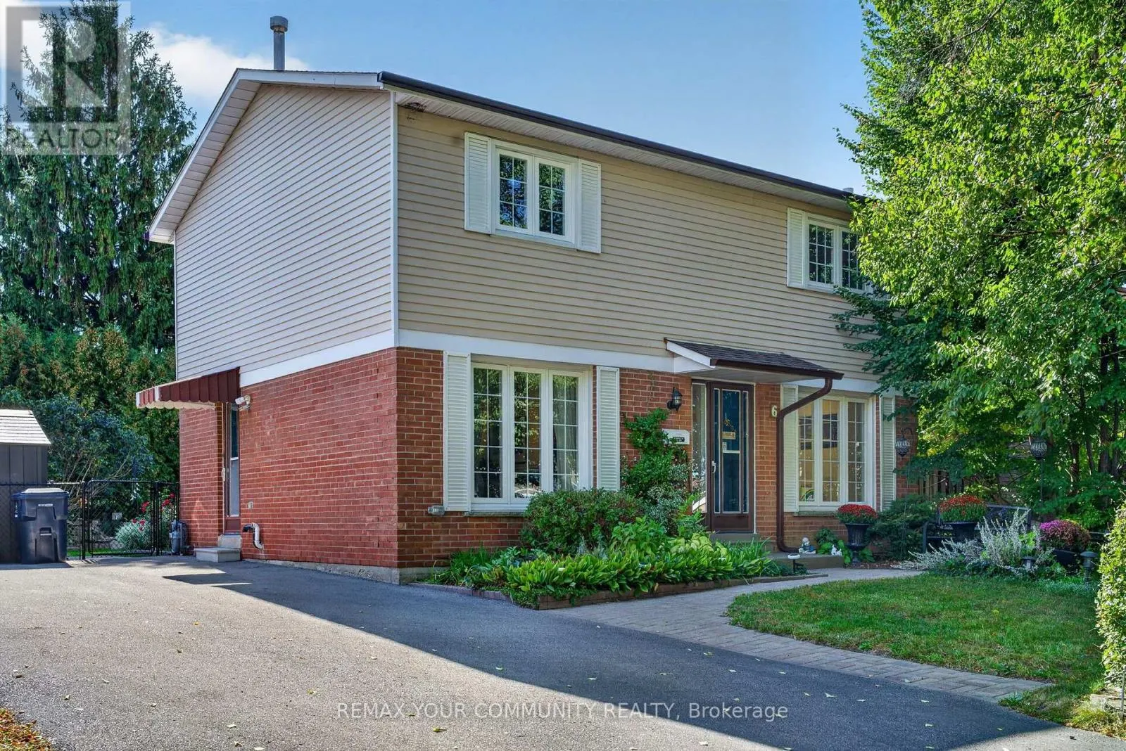 6 STANBRIDGE COURT