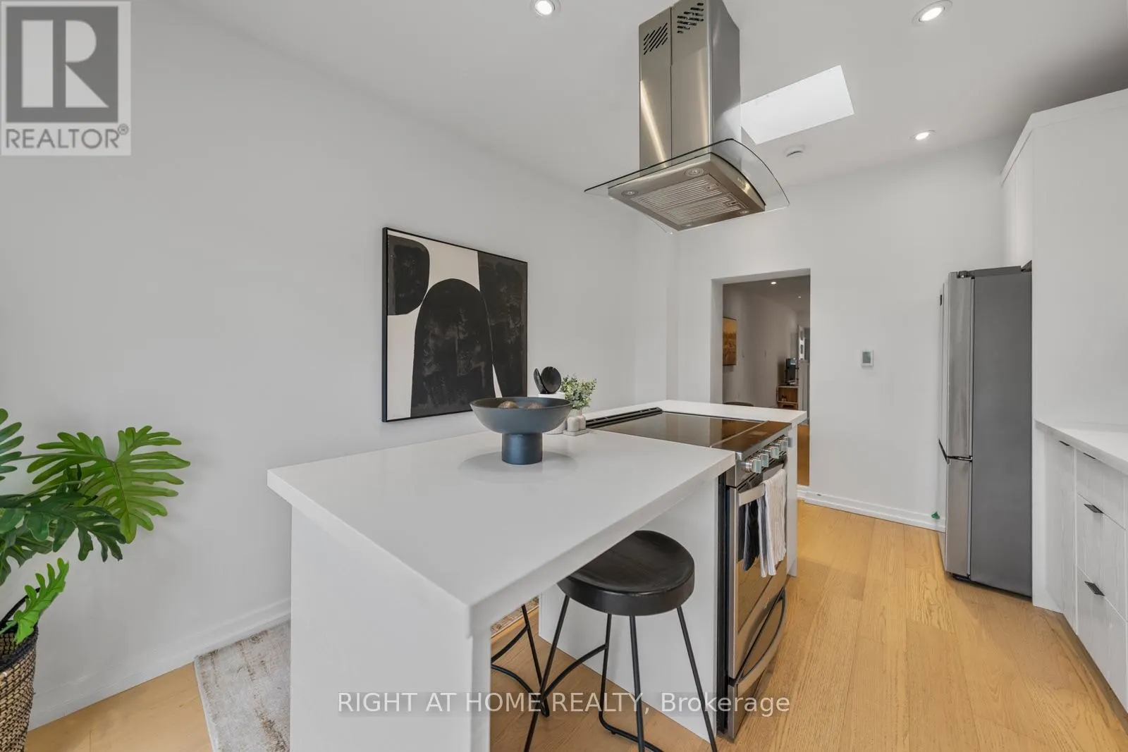 5 1/2 LUTTRELL AVENUE