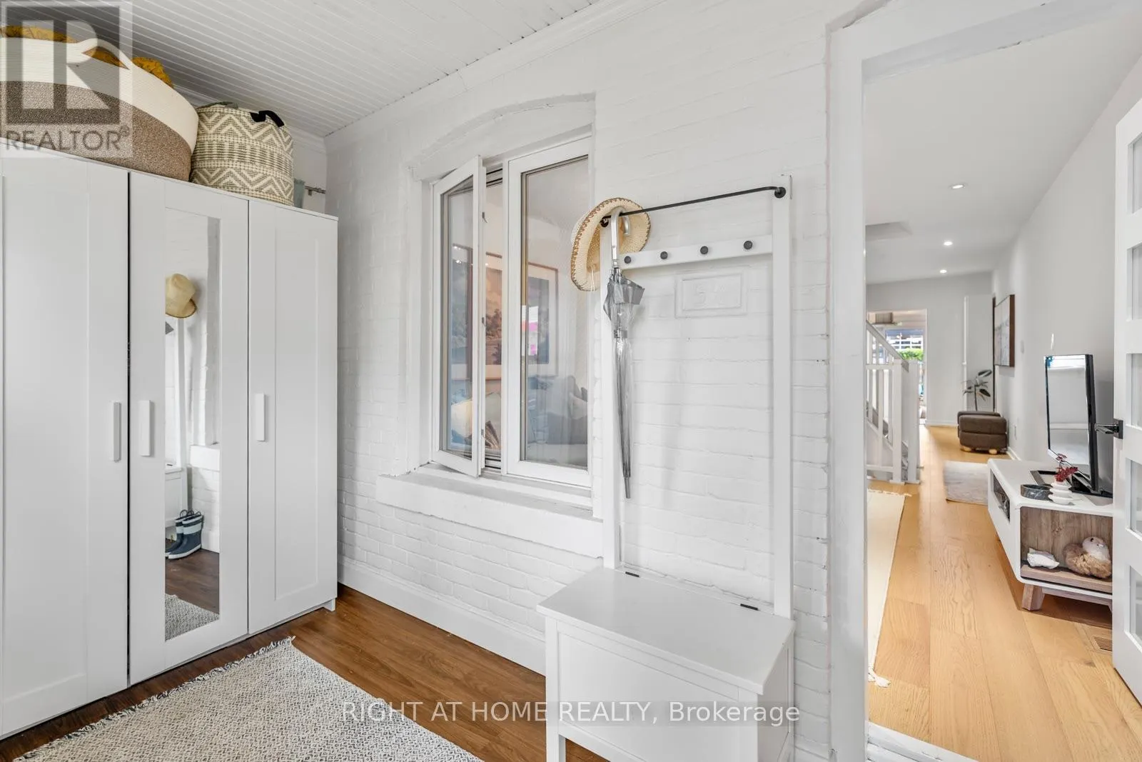 5 1/2 LUTTRELL AVENUE