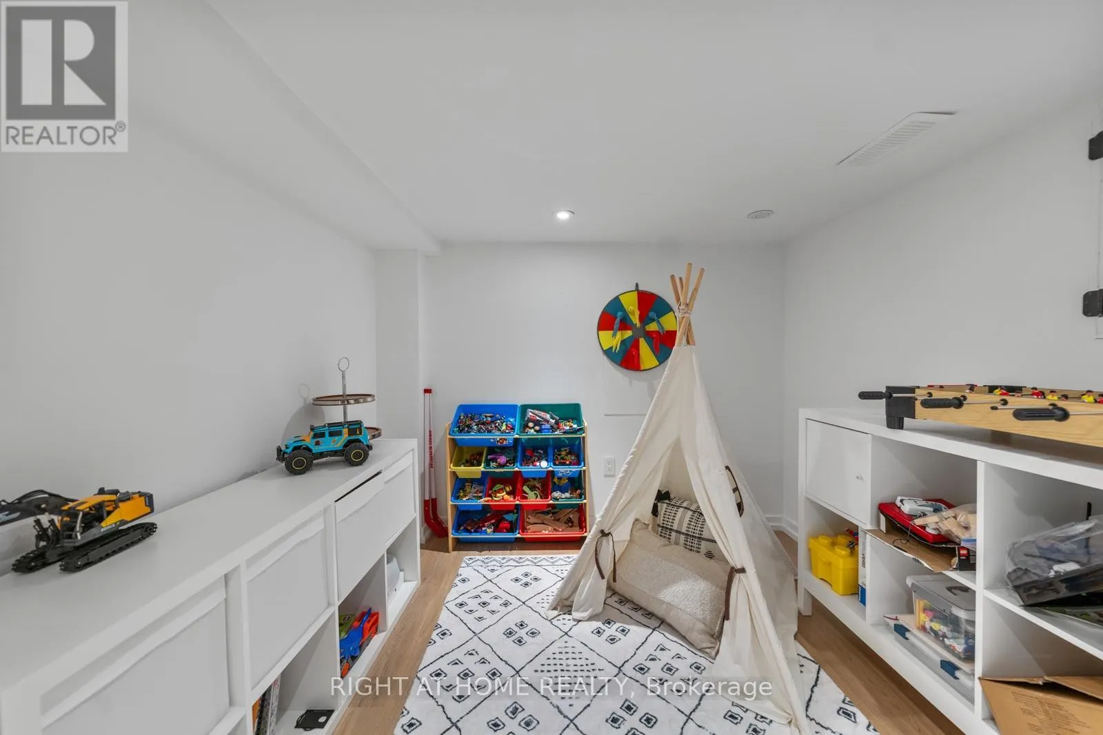 5 1/2 LUTTRELL AVENUE