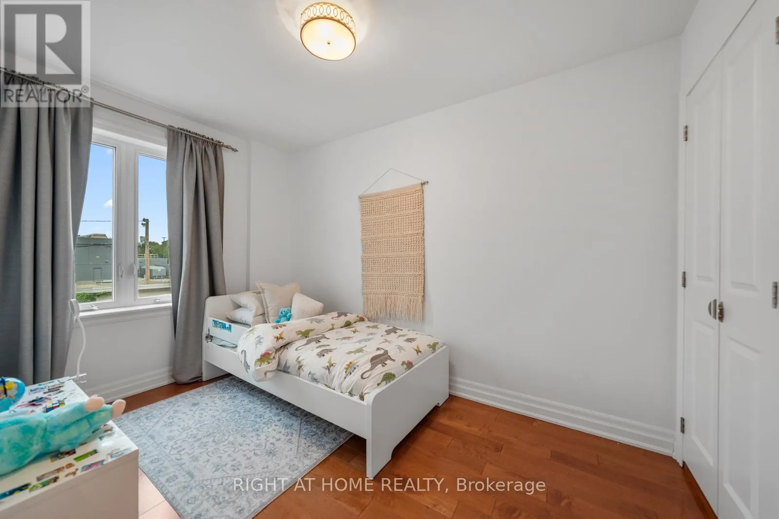 5 1/2 LUTTRELL AVENUE