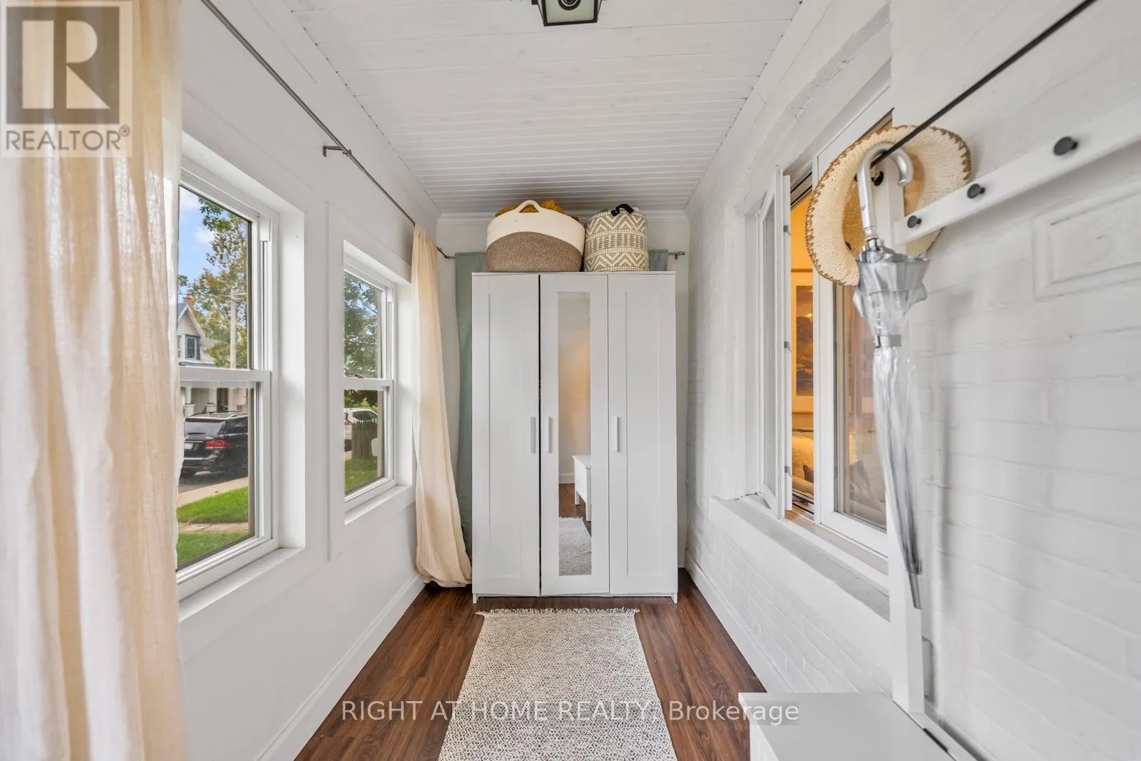 5 1/2 LUTTRELL AVENUE