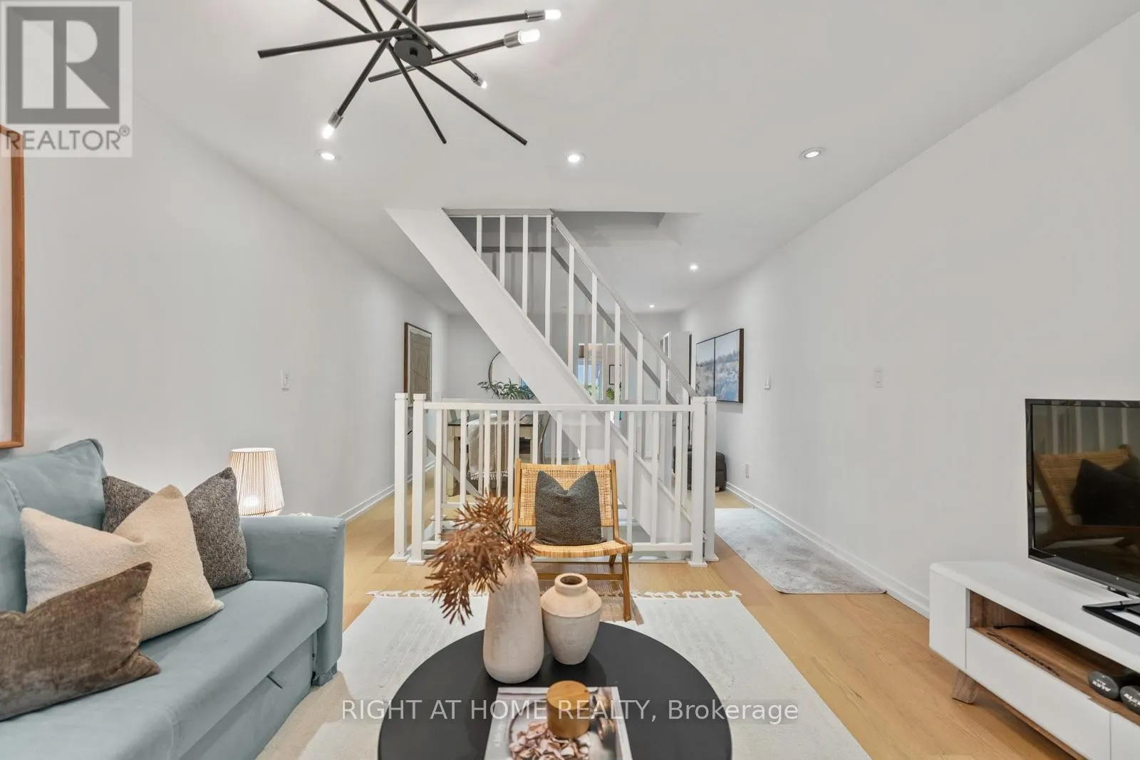 5 1/2 LUTTRELL AVENUE