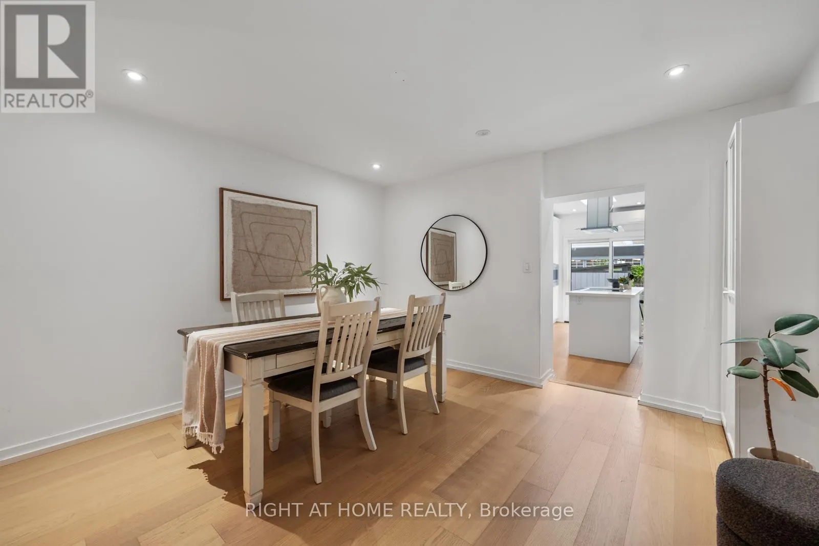 5 1/2 LUTTRELL AVENUE