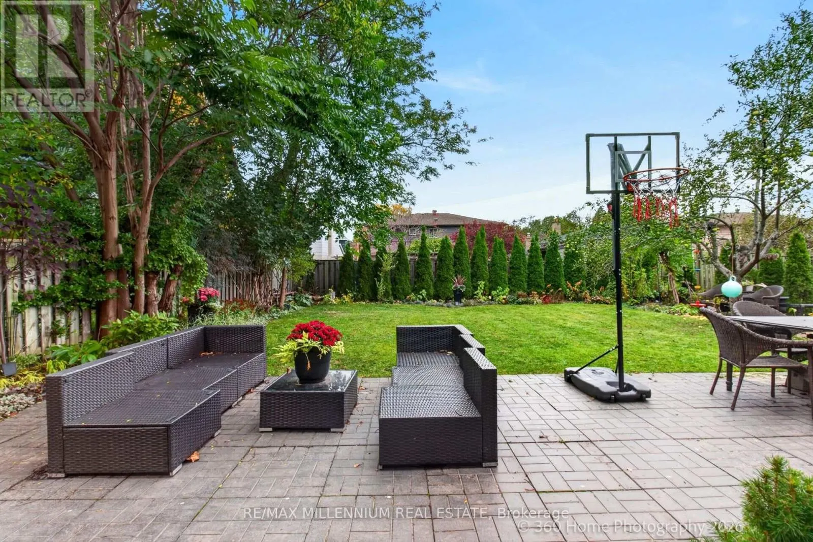 15 MARBLEMOUNT CRESCENT