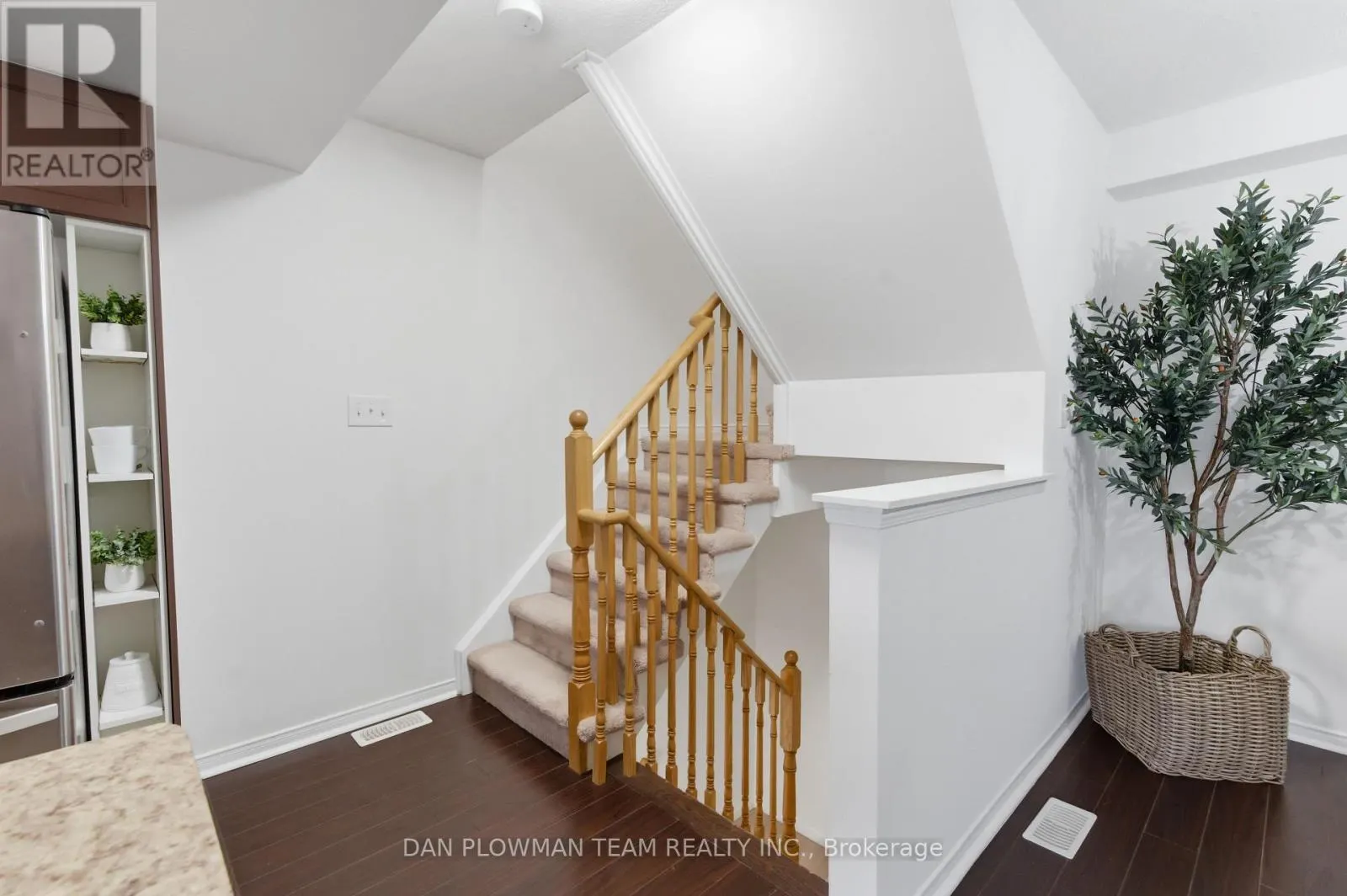 23 BLUNDEN ROAD