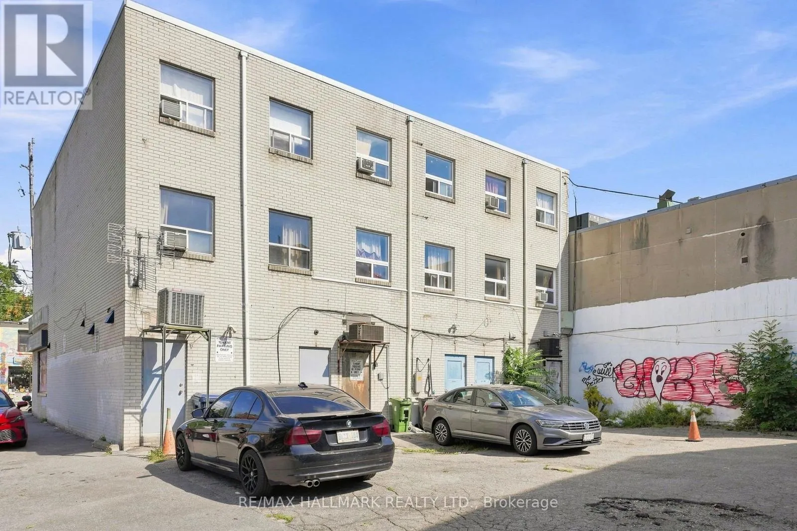 1487 GERRARD STREET E