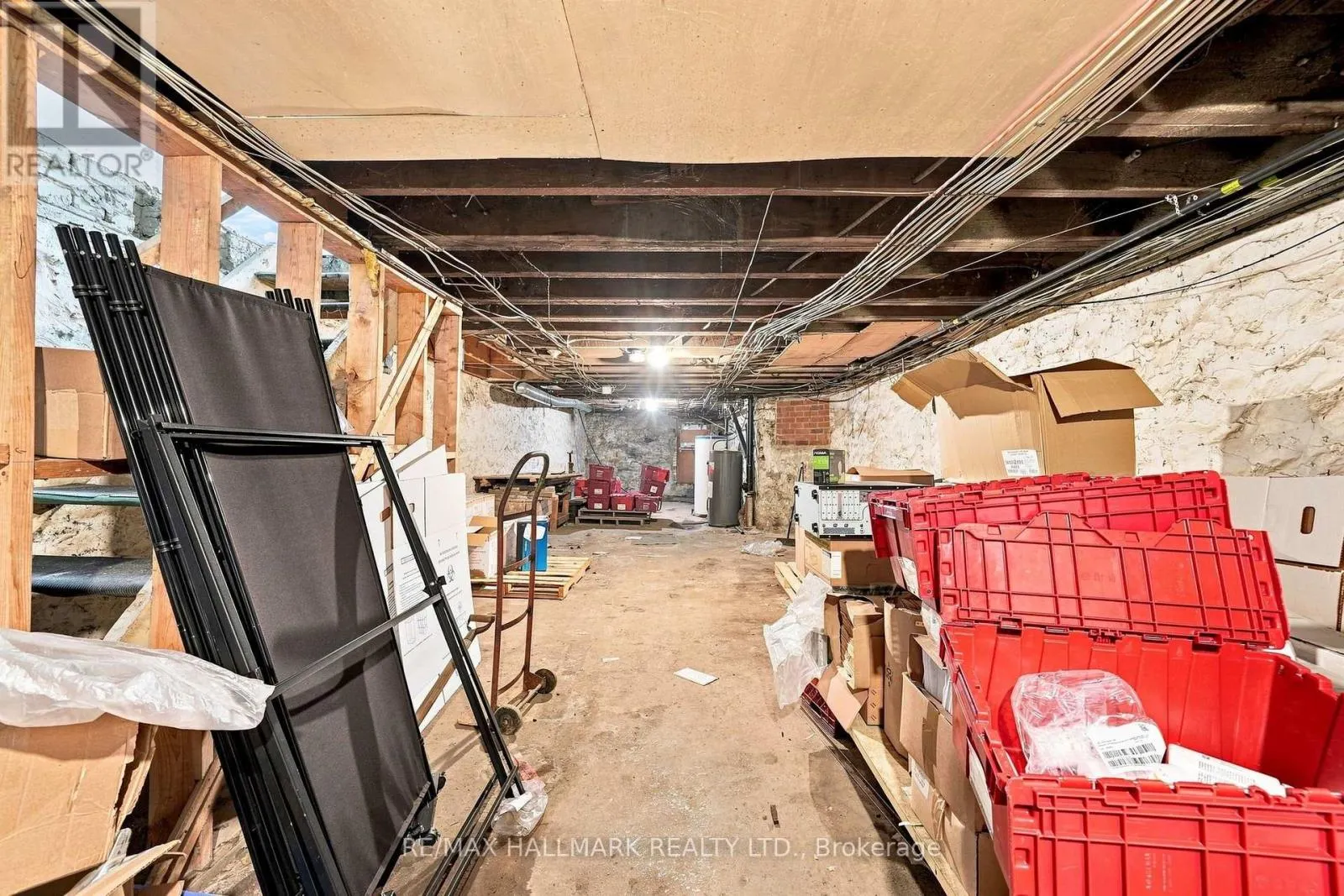 1568 QUEEN STREET E