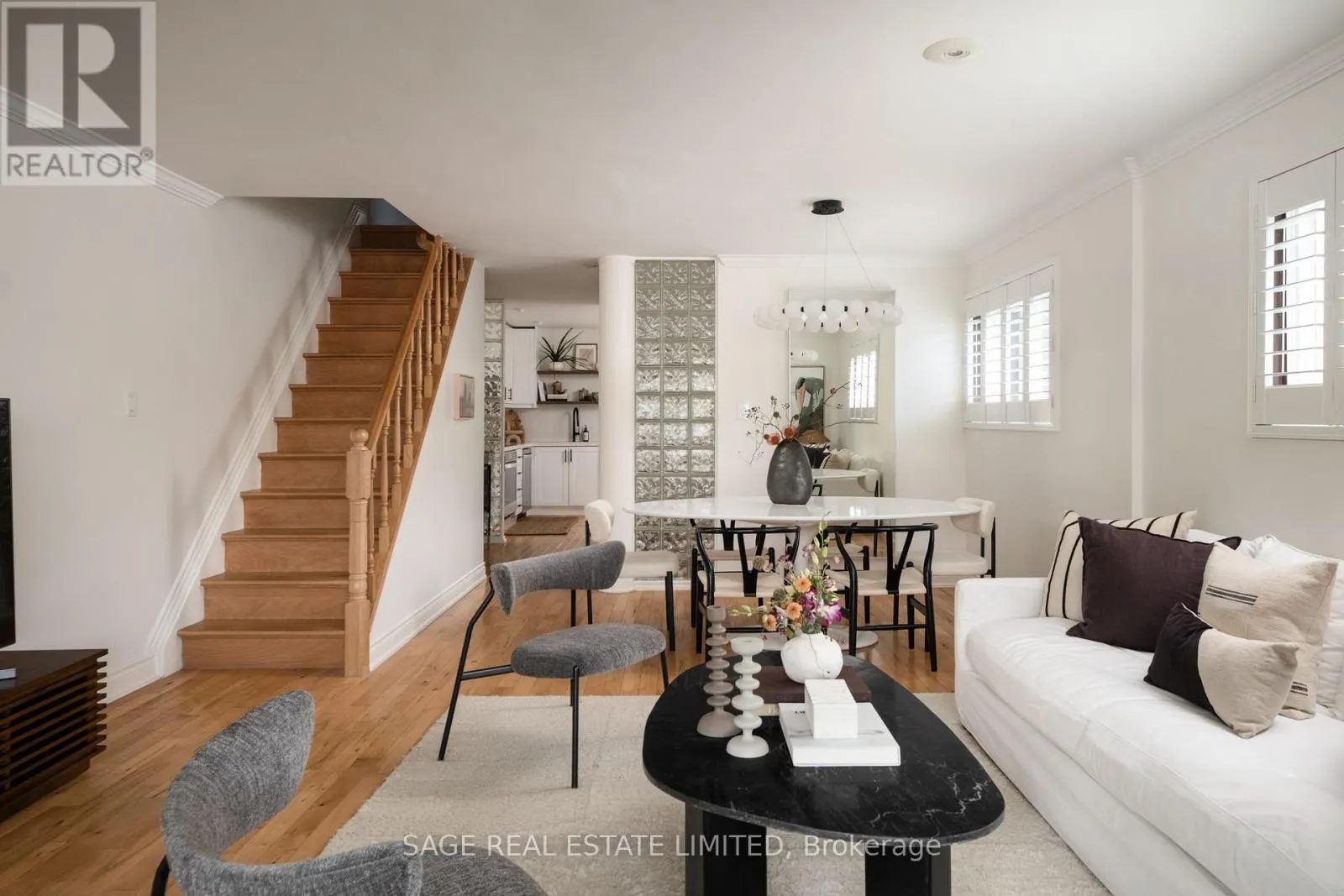 35 CHAPMAN AVENUE