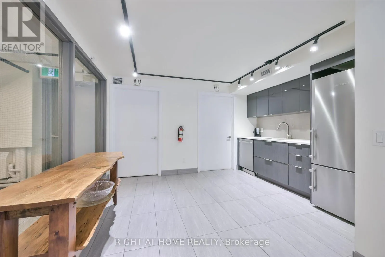 PH1 - 580 KINGSTON ROAD