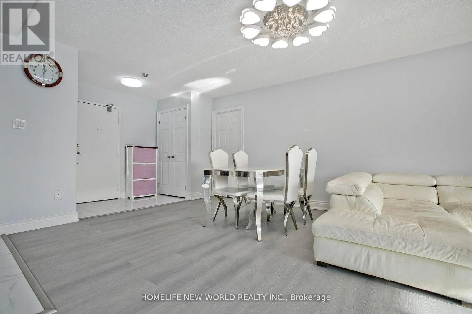 2117 - 75 BAMBURGH CIRCLE