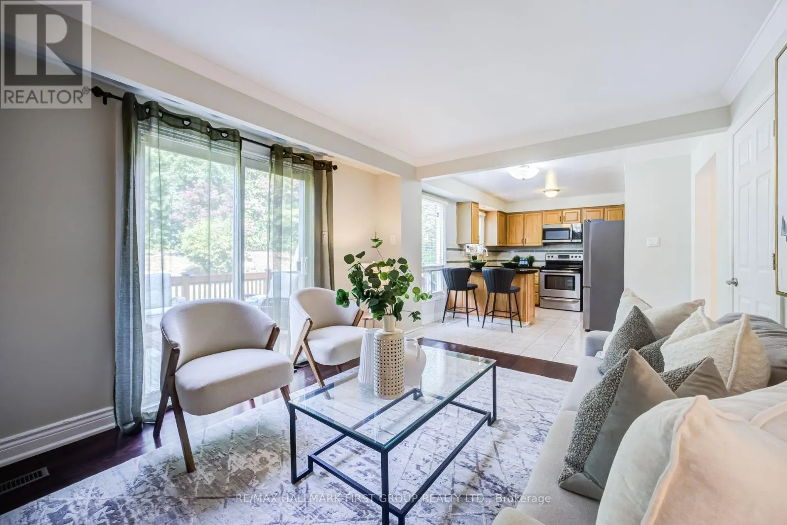 33 ANSTEAD CRESCENT
