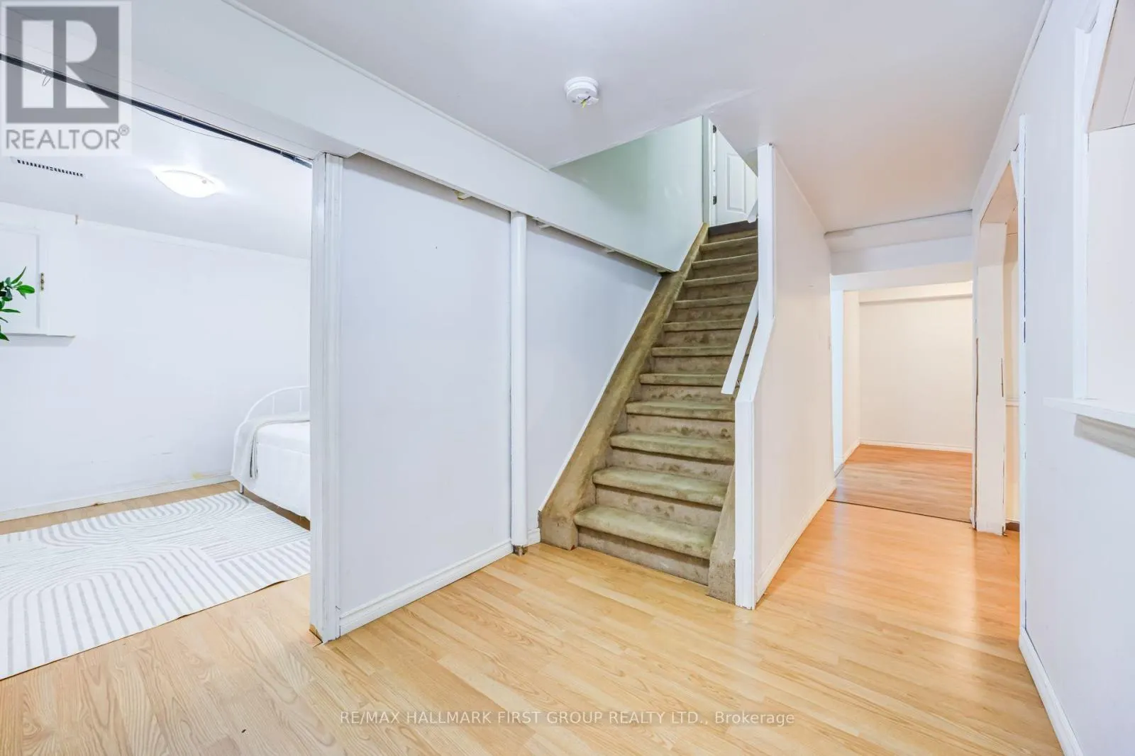 33 ANSTEAD CRESCENT