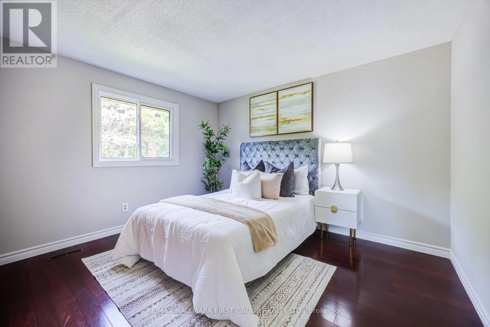 33 ANSTEAD CRESCENT