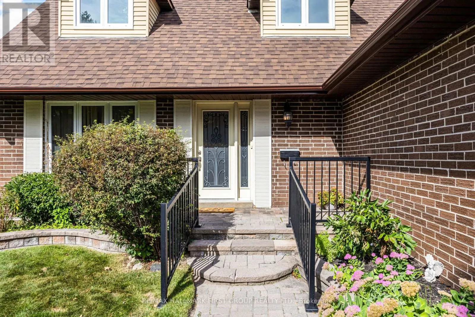 33 ANSTEAD CRESCENT