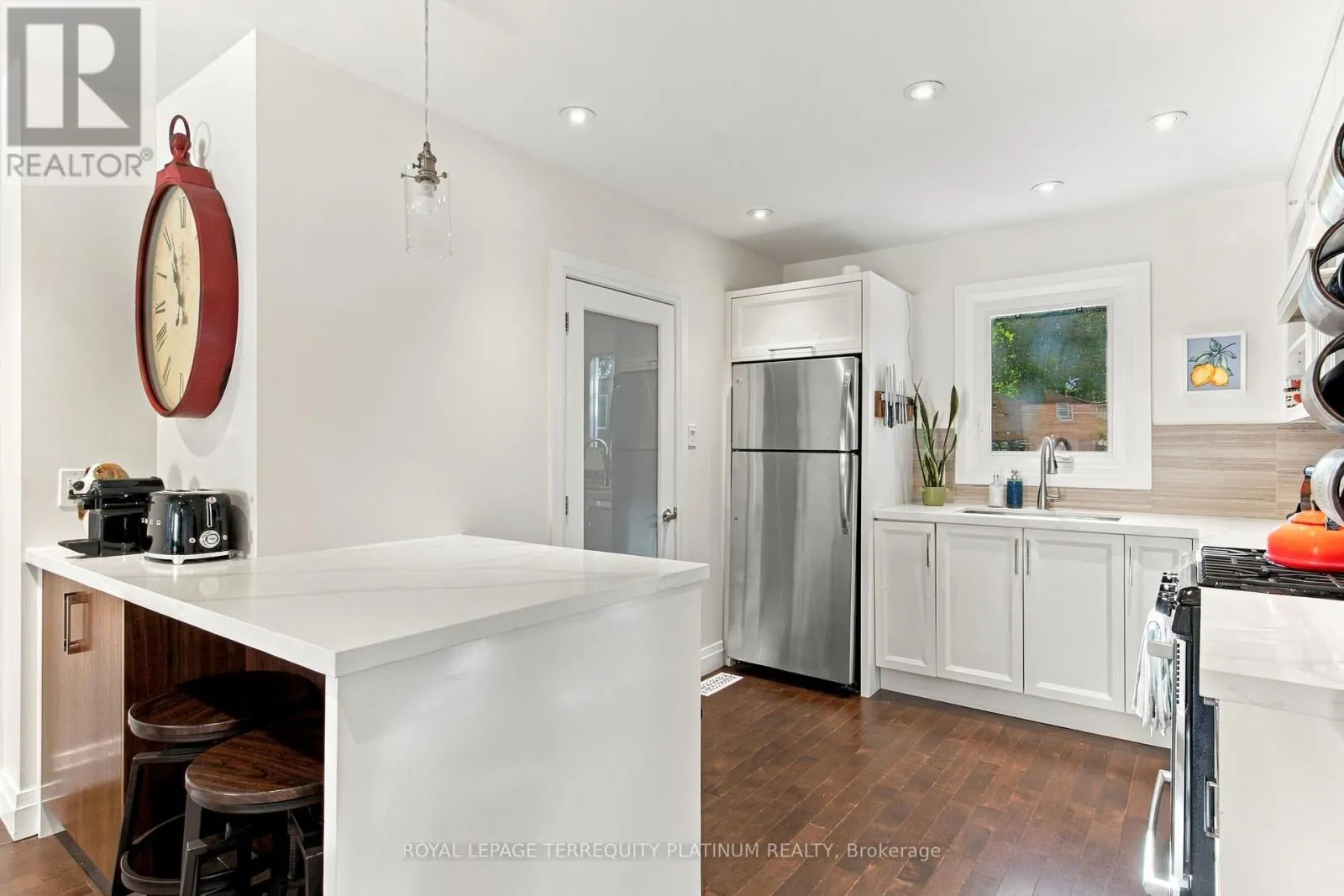 493 MORTIMER AVENUE