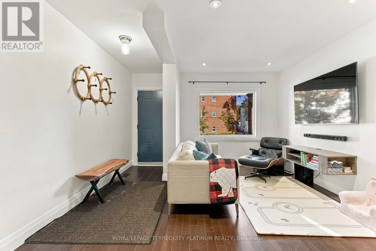 493 MORTIMER AVENUE