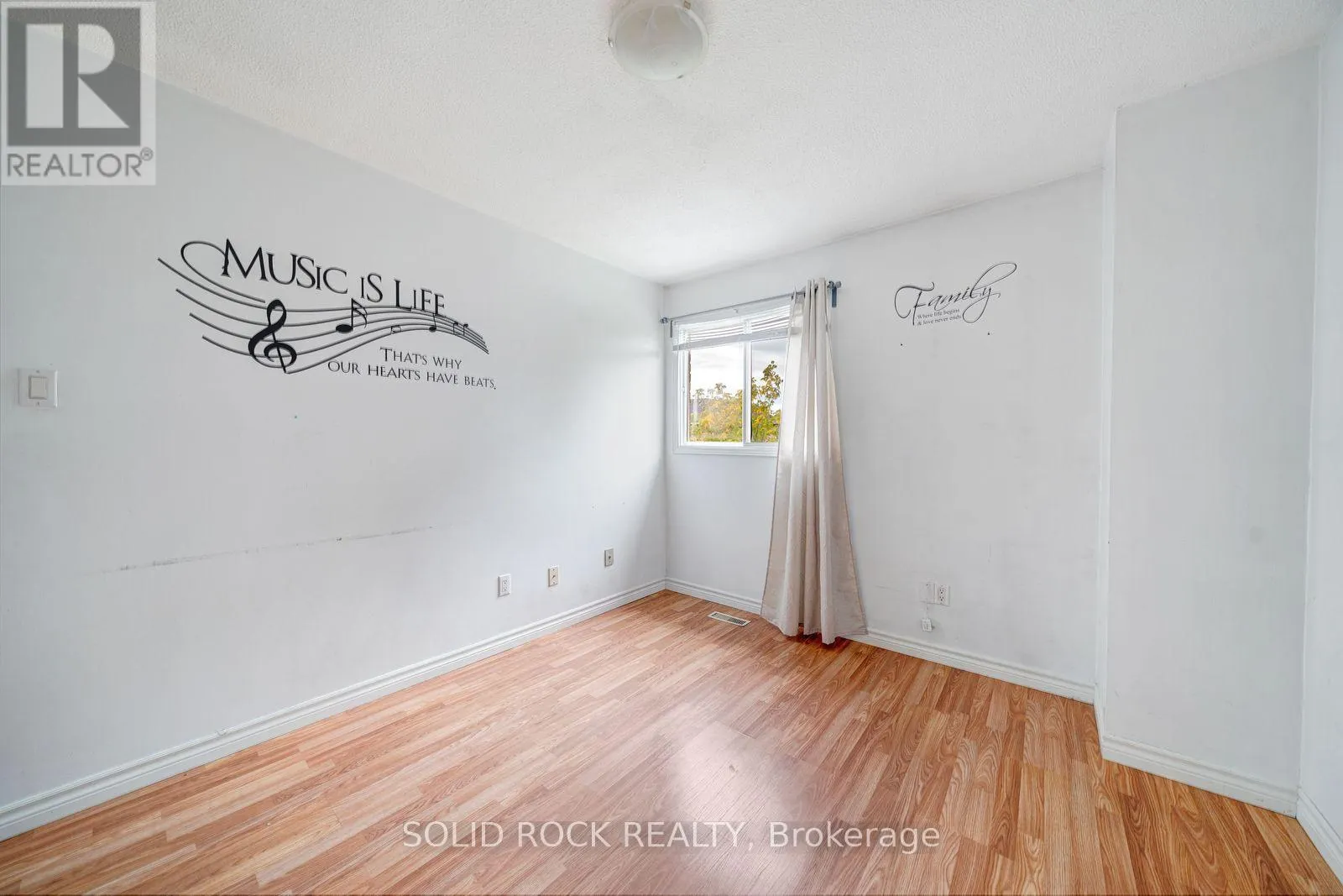 2394 STRATHMORE CRESCENT