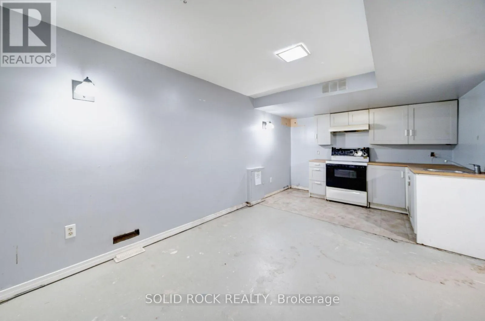 2394 STRATHMORE CRESCENT