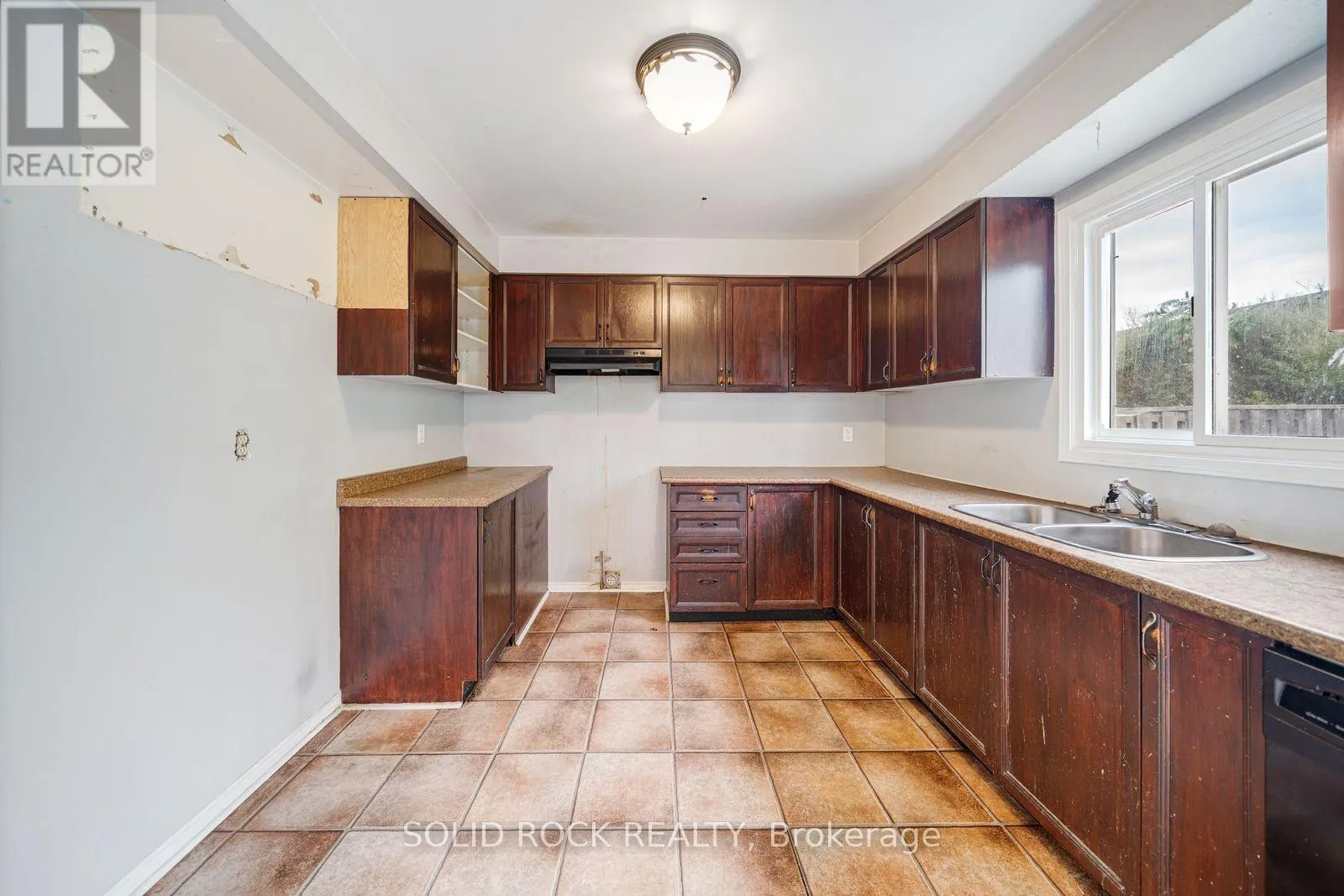 2394 STRATHMORE CRESCENT