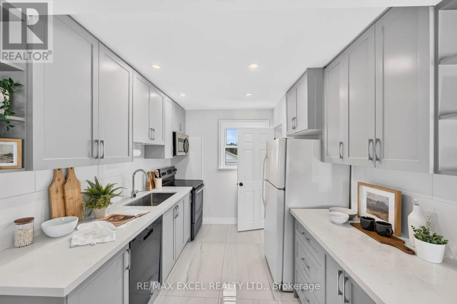 23 KAWARTHA AVENUE