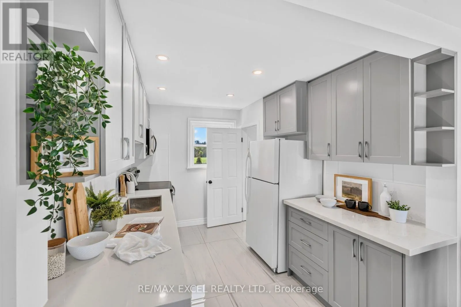 23 KAWARTHA AVENUE