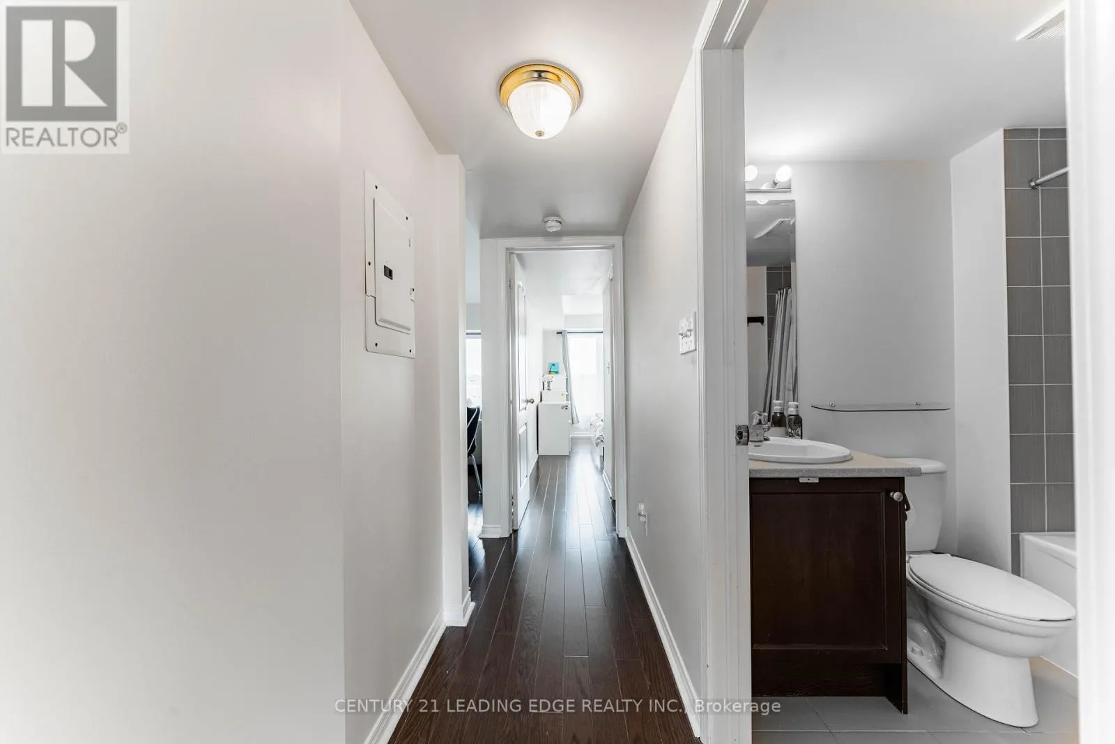 53 - 653A WARDEN AVENUE