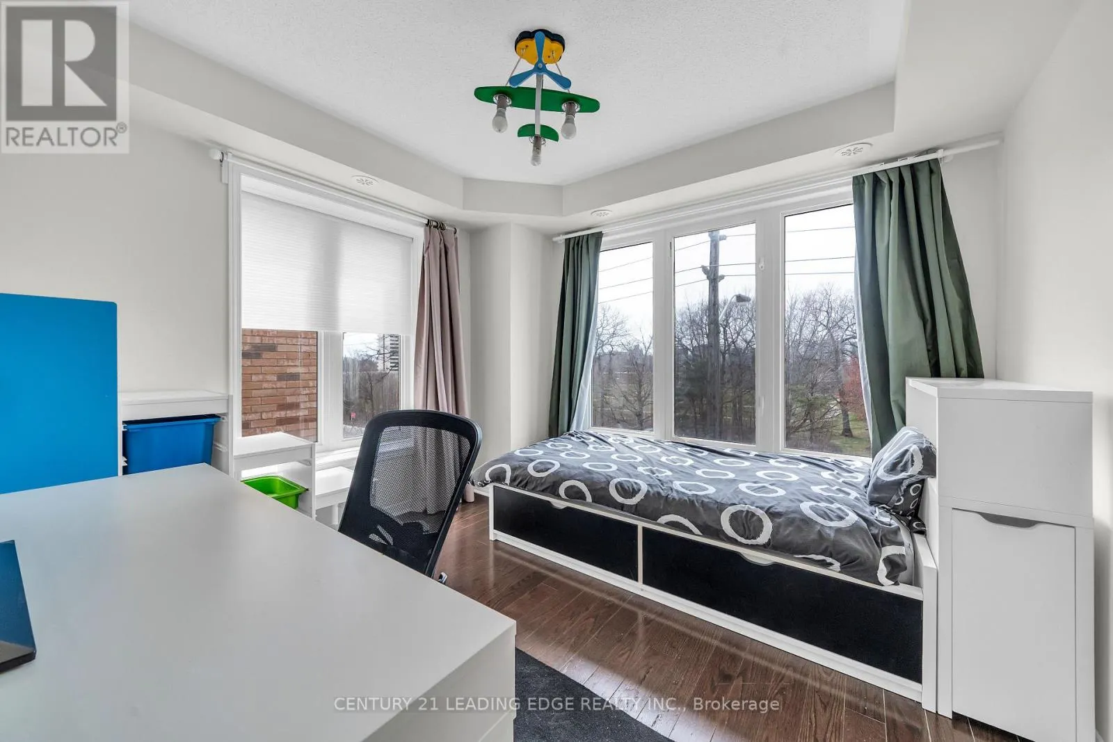 53 - 653A WARDEN AVENUE