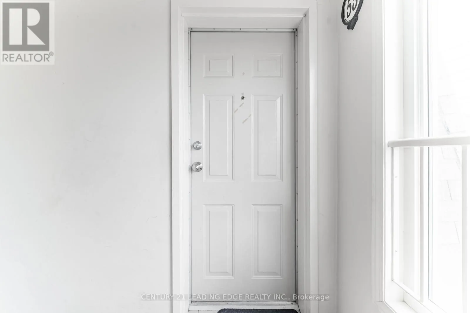 53 - 653A WARDEN AVENUE