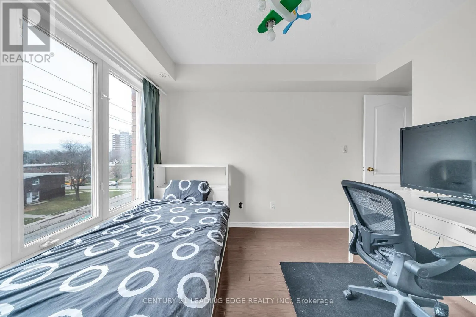53 - 653A WARDEN AVENUE