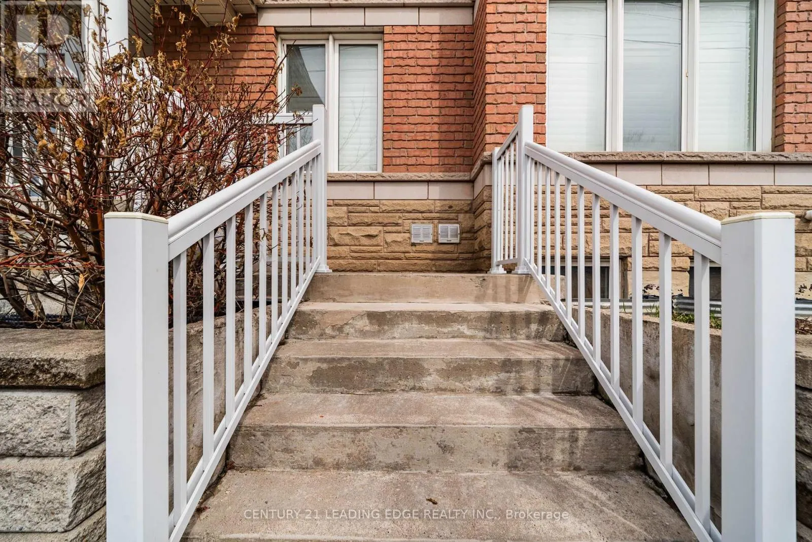 53 - 653A WARDEN AVENUE