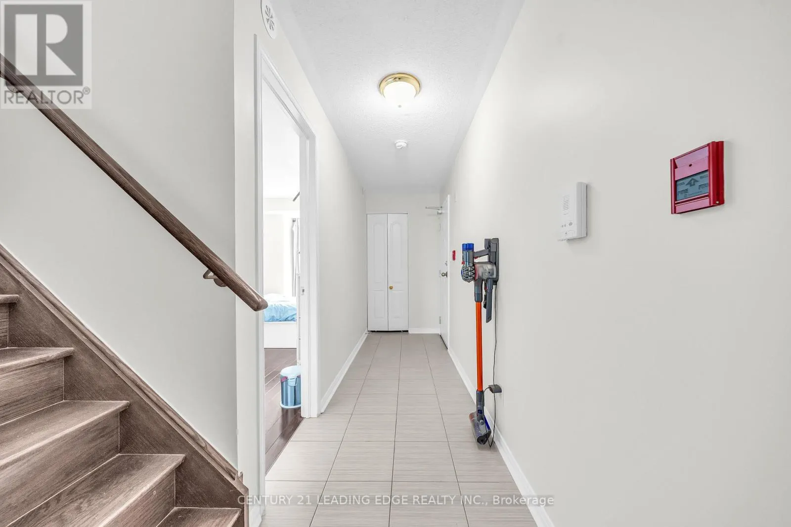 53 - 653A WARDEN AVENUE