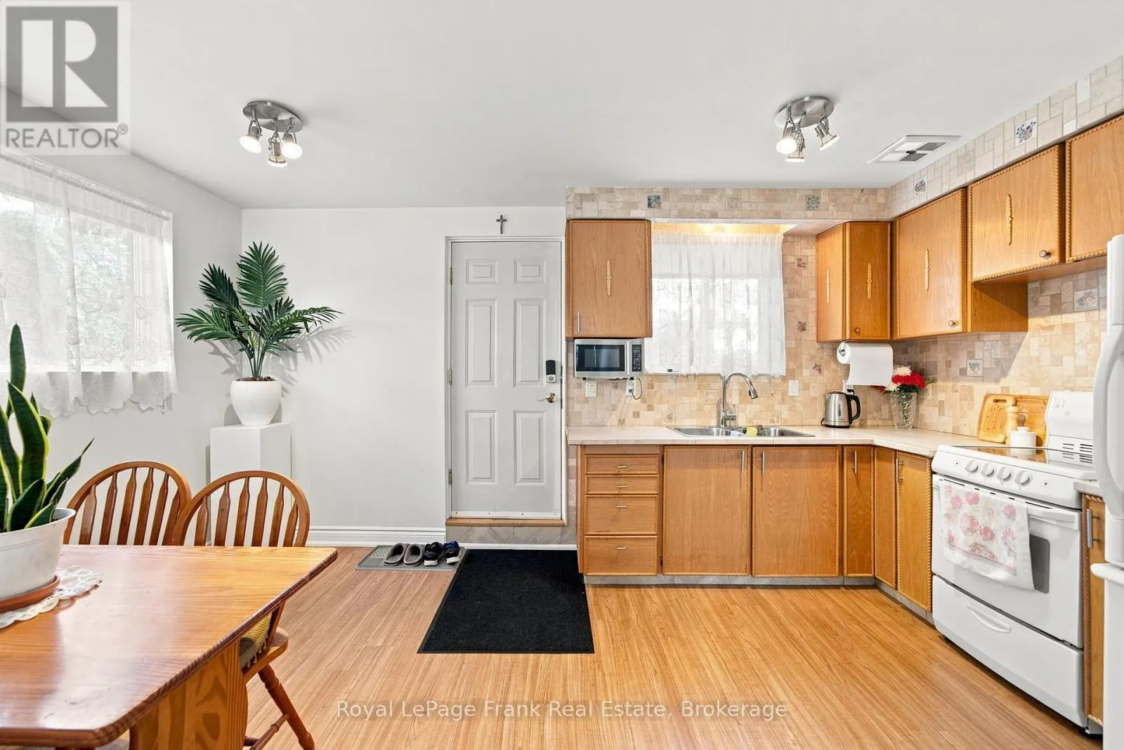 317 DWIGHT AVENUE