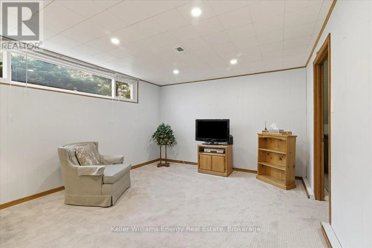 724 CLIFTON DRIVE
