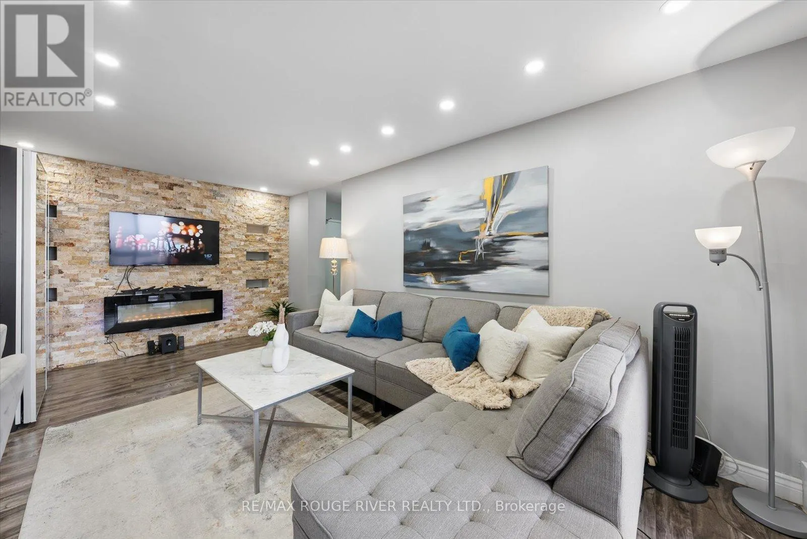 907 - 90 LING ROAD
