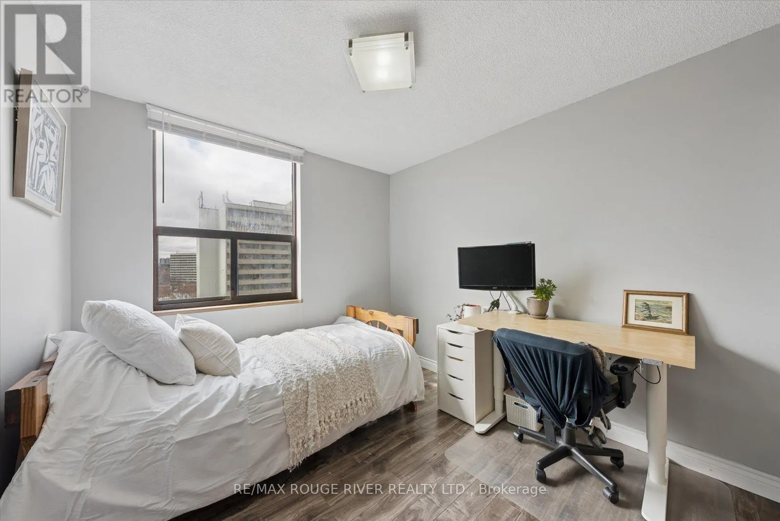 907 - 90 LING ROAD