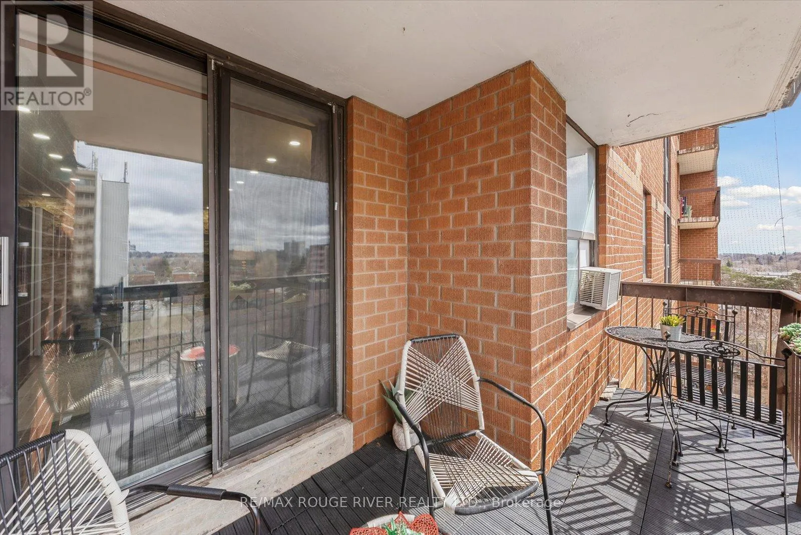 907 - 90 LING ROAD