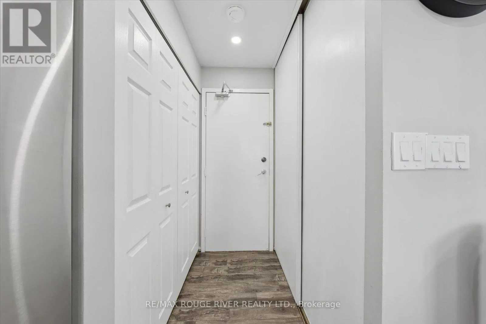 907 - 90 LING ROAD
