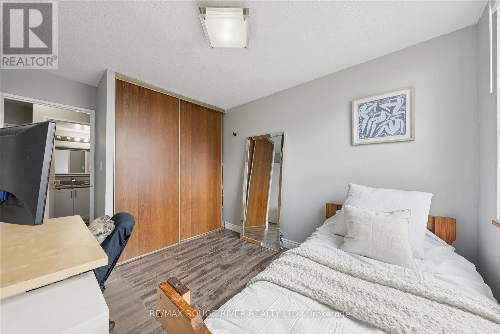 907 - 90 LING ROAD