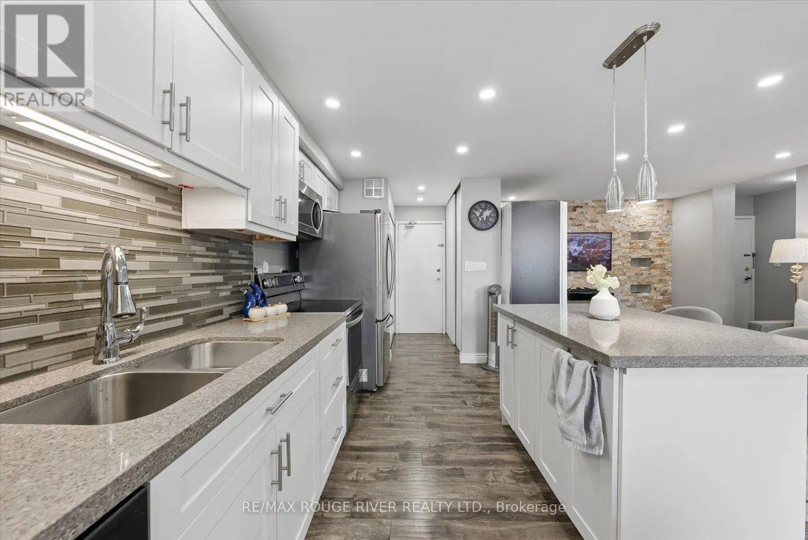 907 - 90 LING ROAD