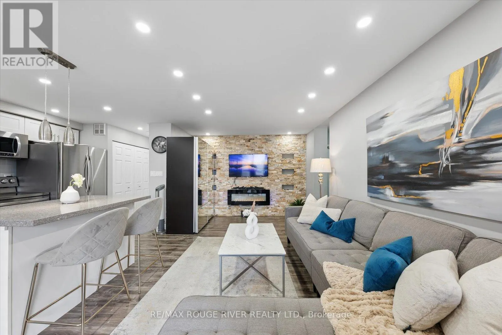 907 - 90 LING ROAD