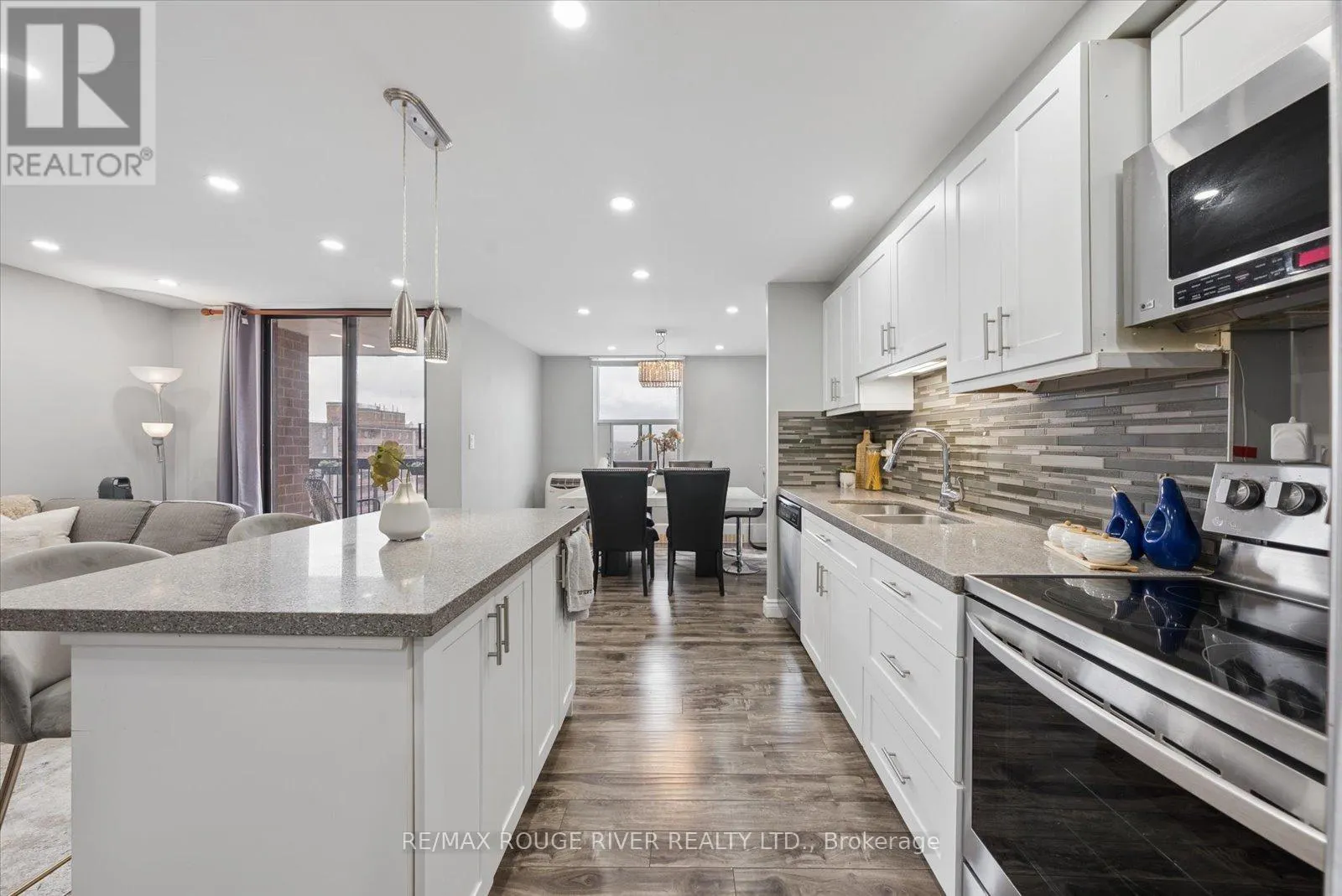 907 - 90 LING ROAD