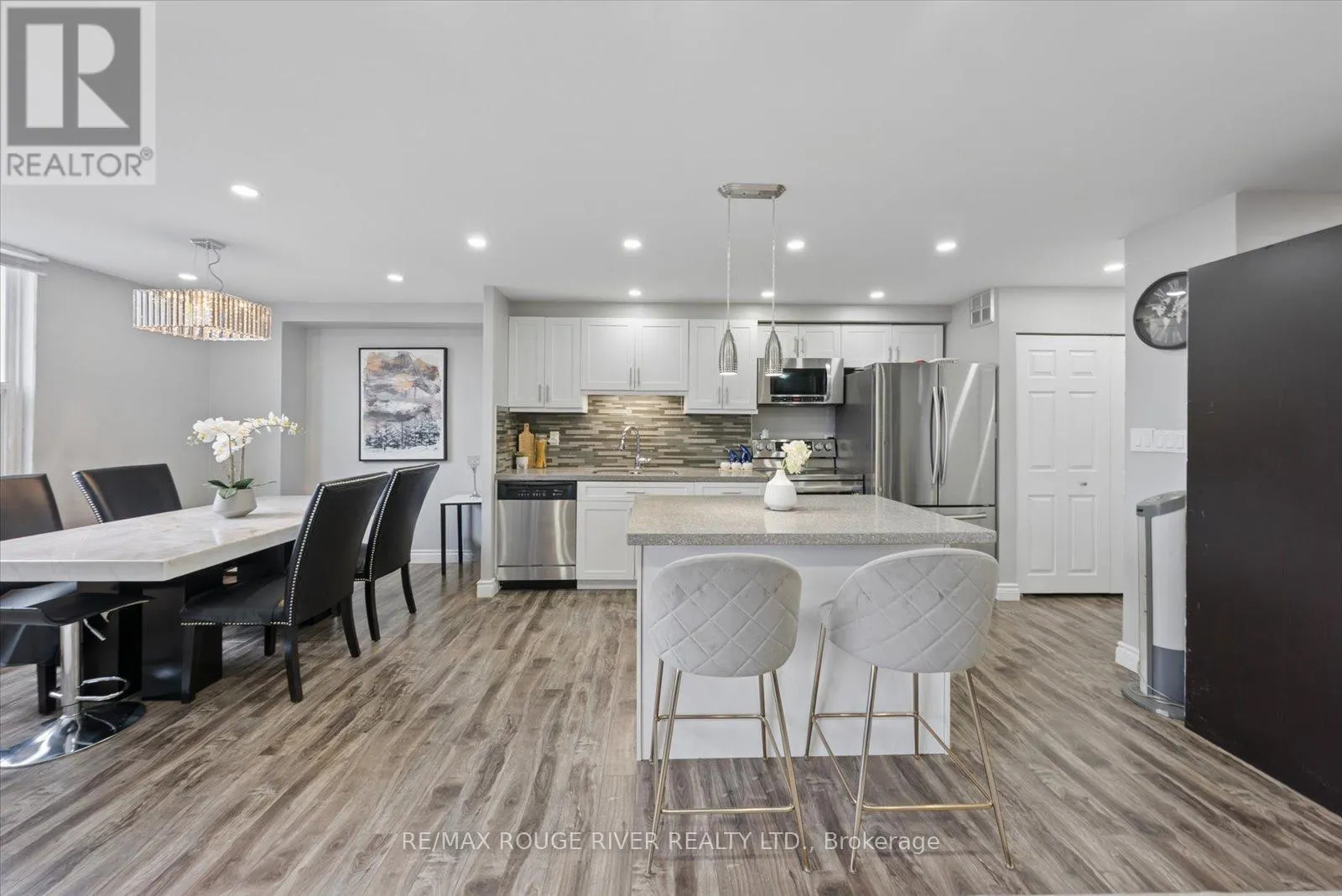 907 - 90 LING ROAD