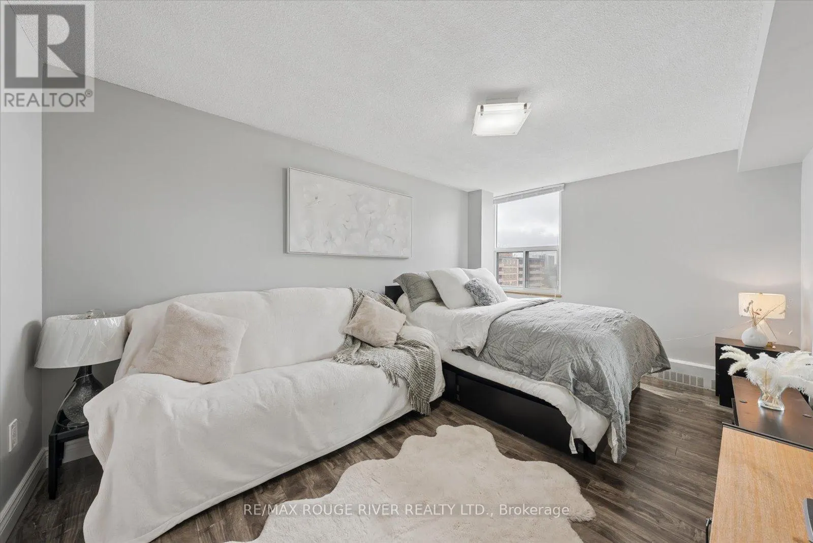 907 - 90 LING ROAD
