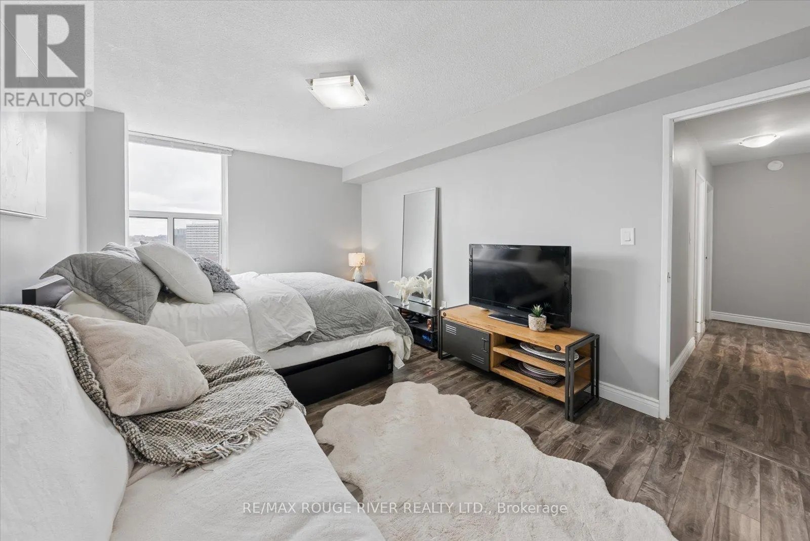 907 - 90 LING ROAD