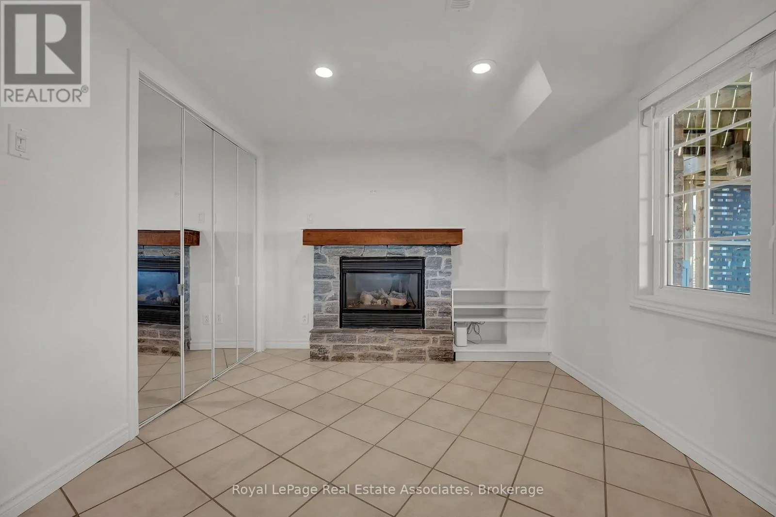 31 CROCKETT PLACE