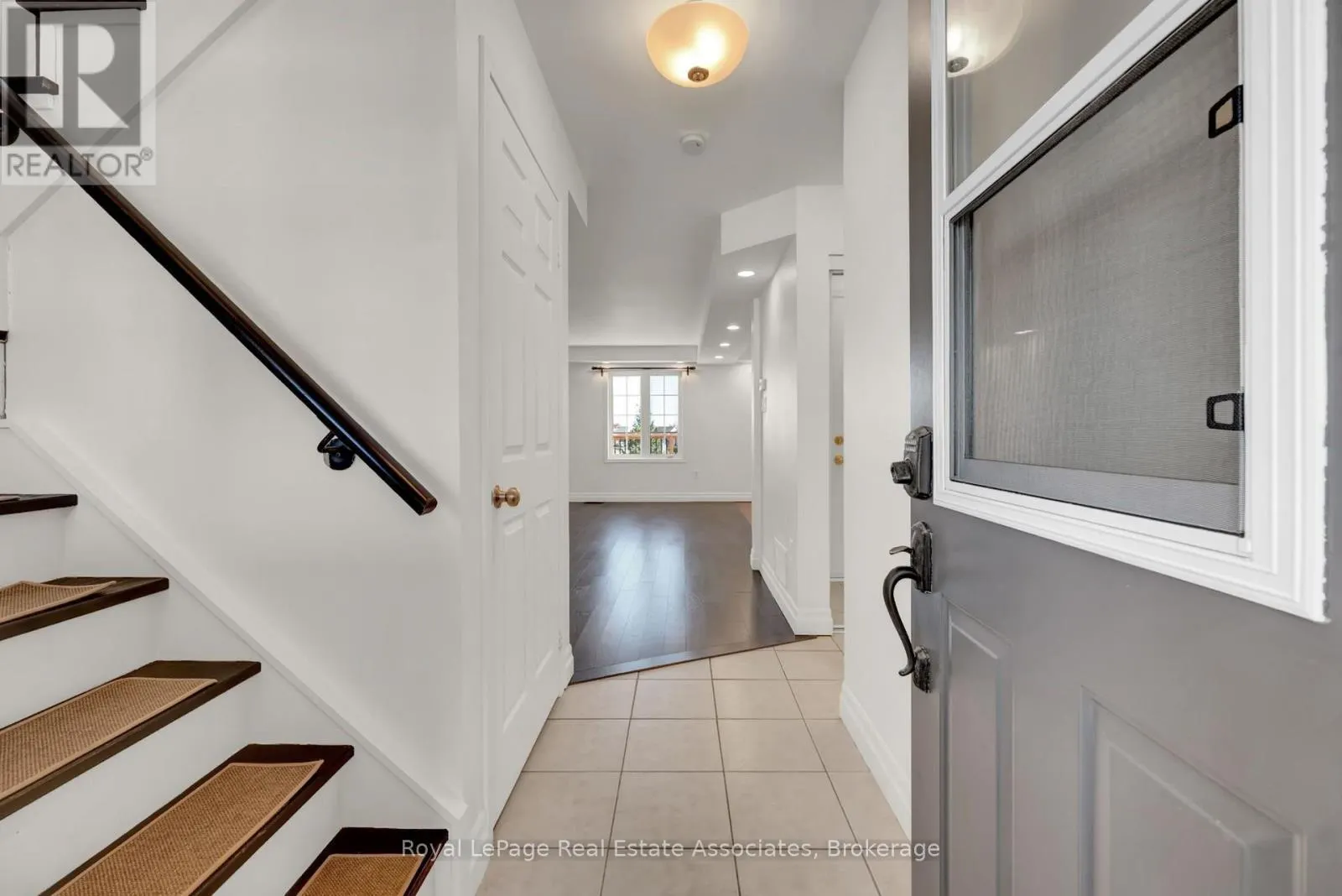 31 CROCKETT PLACE